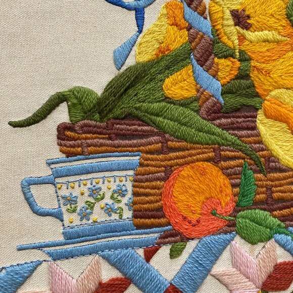 Crewel Embroidered Wall Art Spring Bouquet 0323 Creative Circle 1981 - Picture 4 of 8